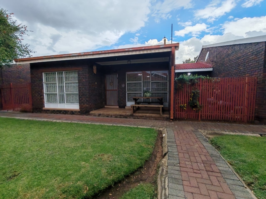 2 Bedroom Property for Sale in Three Rivers Gauteng