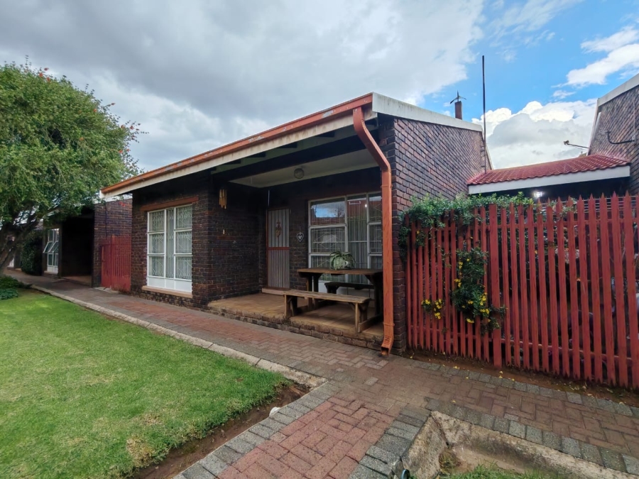 2 Bedroom Property for Sale in Three Rivers Gauteng