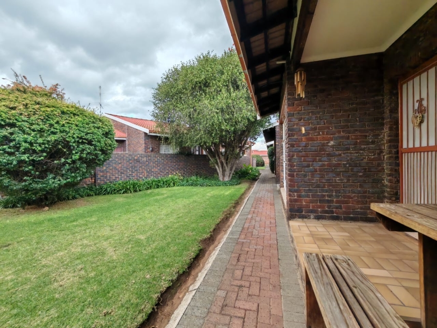 2 Bedroom Property for Sale in Three Rivers Gauteng