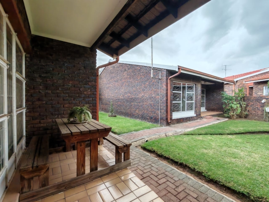 2 Bedroom Property for Sale in Three Rivers Gauteng