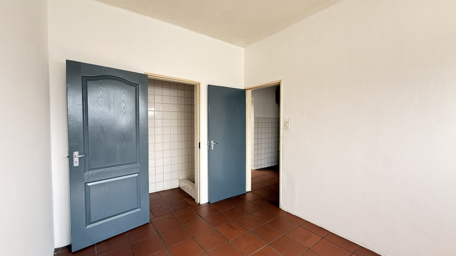 To Let Commercial Property for Rent in Rooihuiskraal Gauteng