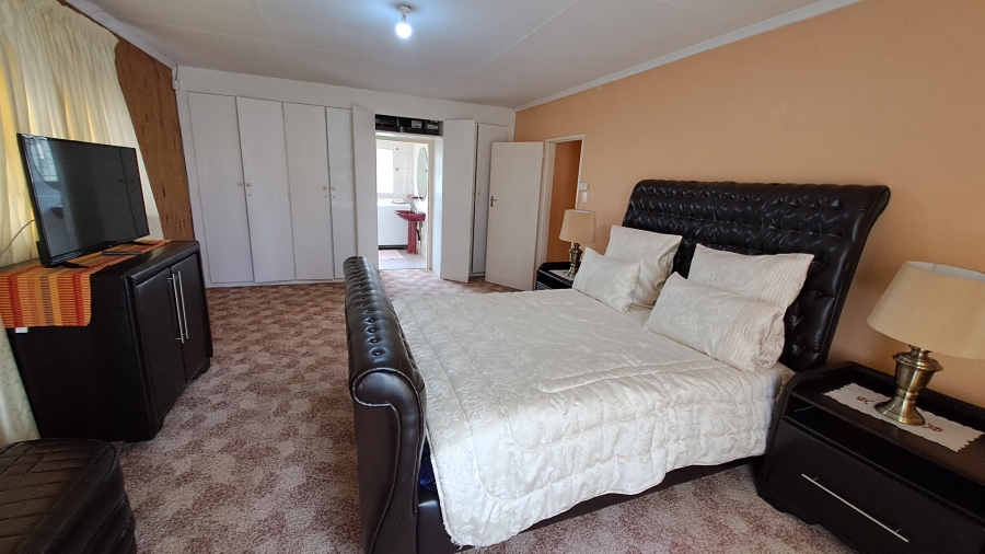 4 Bedroom Property for Sale in Jameson Park Gauteng