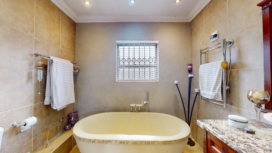 5 Bedroom Property for Sale in Sunward Park Gauteng