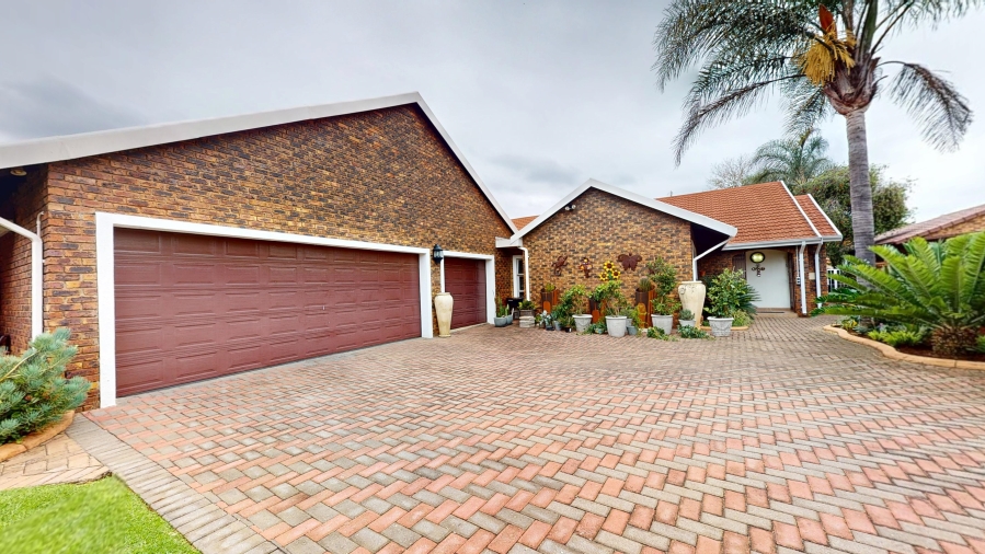 5 Bedroom Property for Sale in Sunward Park Gauteng