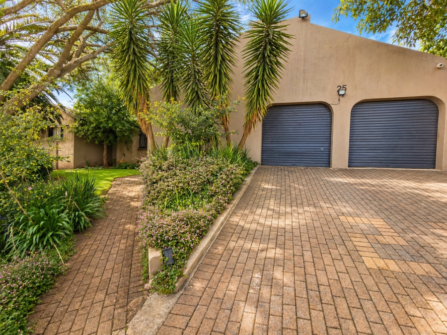 4 Bedroom Property for Sale in Wilro Park Gauteng