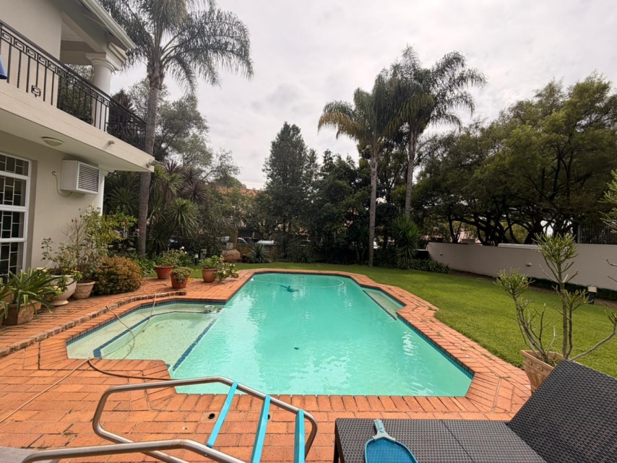 5 Bedroom Property for Sale in Ashlea Gardens Gauteng