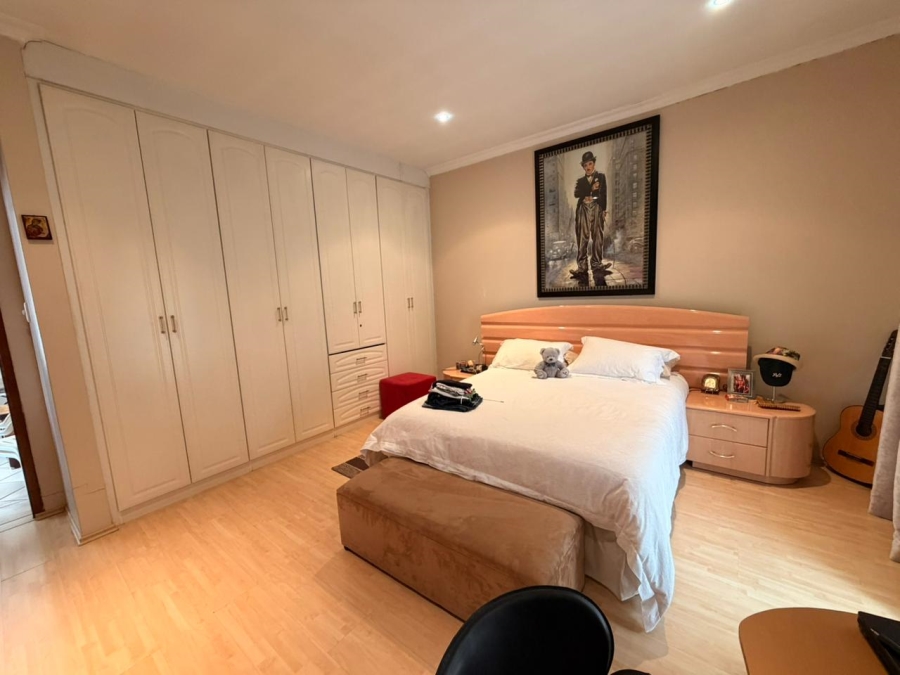 5 Bedroom Property for Sale in Ashlea Gardens Gauteng