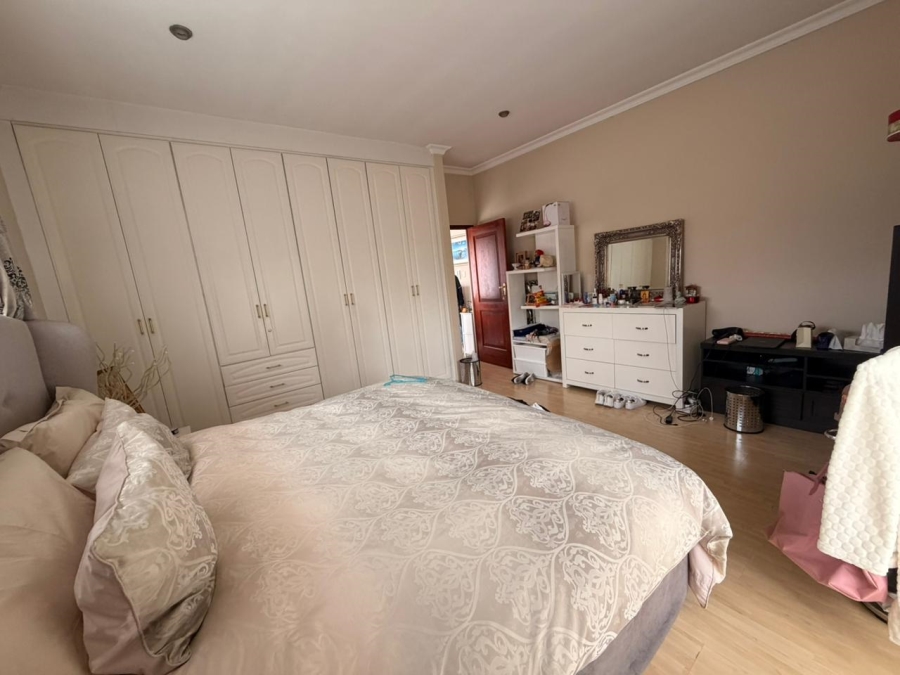 5 Bedroom Property for Sale in Ashlea Gardens Gauteng