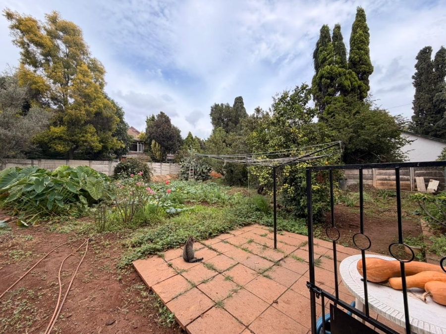 5 Bedroom Property for Sale in Ashlea Gardens Gauteng