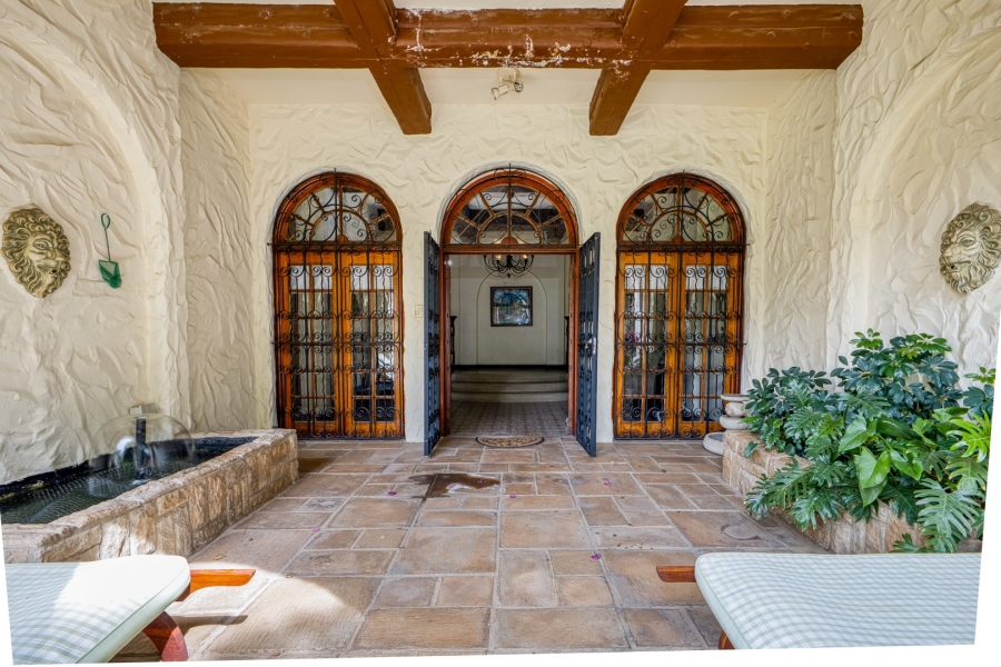6 Bedroom Property for Sale in Victory Park Gauteng