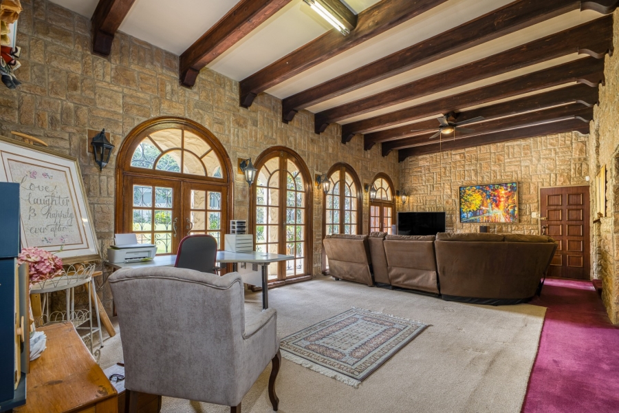 6 Bedroom Property for Sale in Victory Park Gauteng