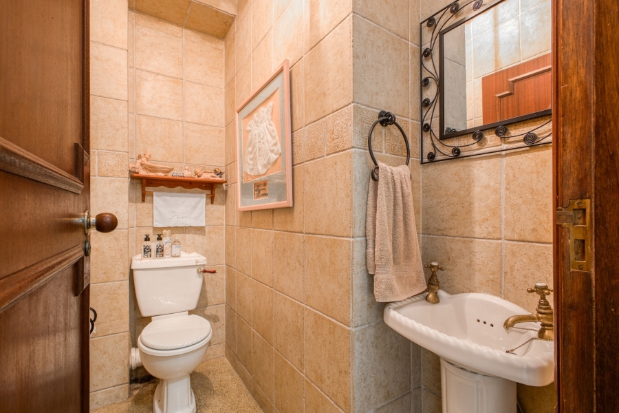 6 Bedroom Property for Sale in Victory Park Gauteng