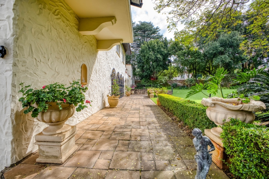6 Bedroom Property for Sale in Victory Park Gauteng