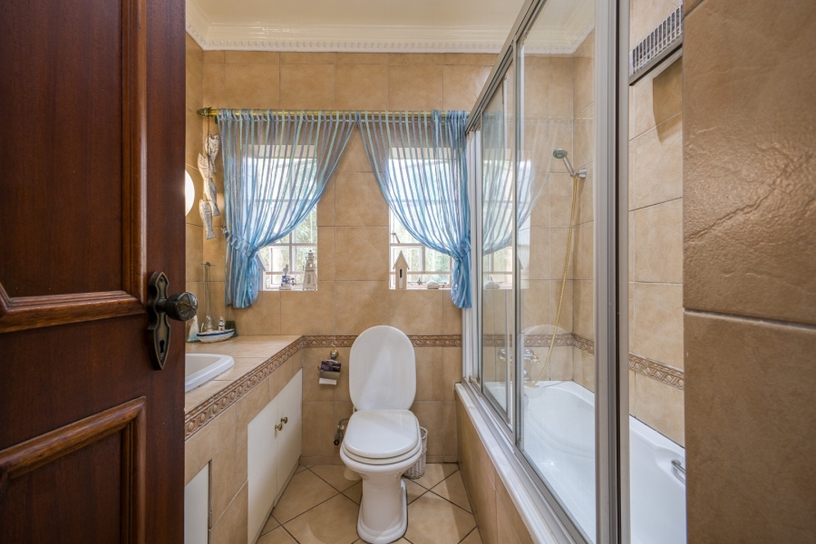 6 Bedroom Property for Sale in Victory Park Gauteng
