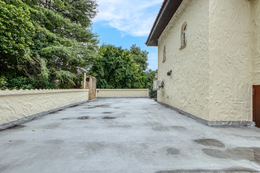 6 Bedroom Property for Sale in Victory Park Gauteng