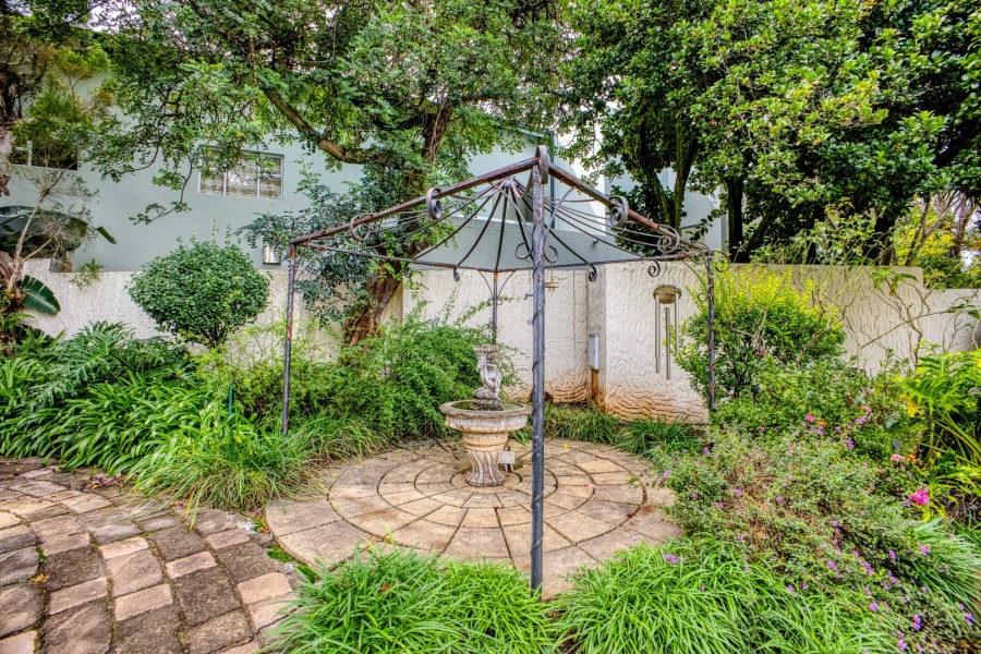6 Bedroom Property for Sale in Victory Park Gauteng