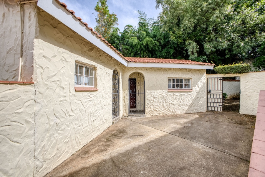 6 Bedroom Property for Sale in Victory Park Gauteng