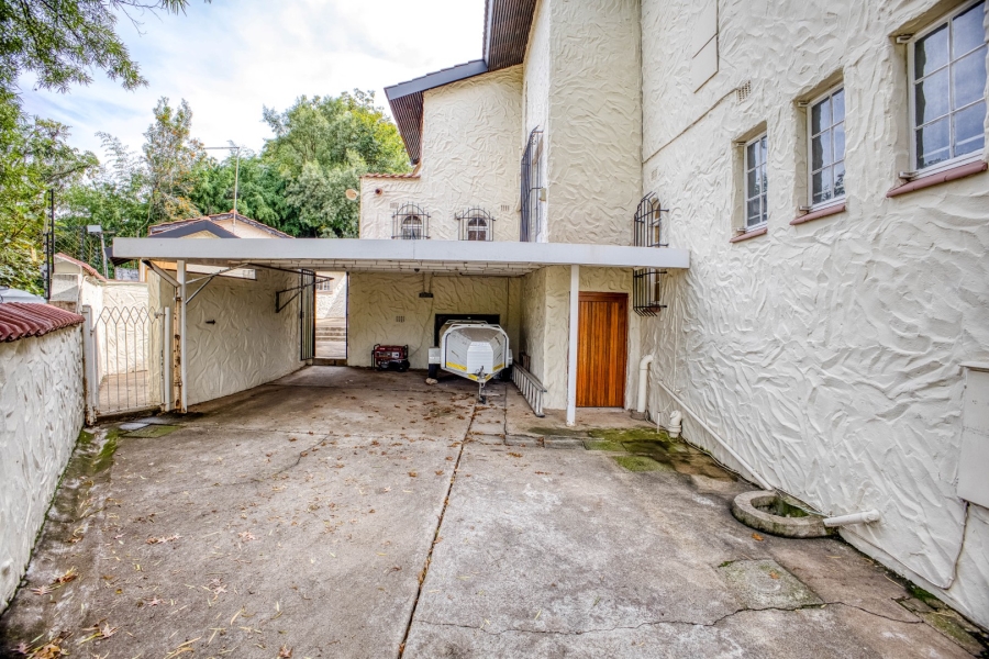 6 Bedroom Property for Sale in Victory Park Gauteng