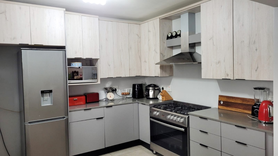 2 Bedroom Property for Sale in Linden Gauteng