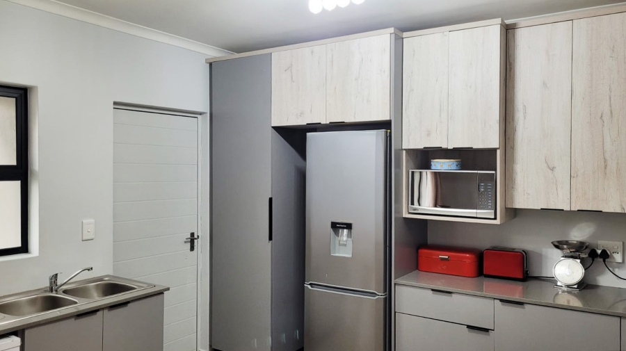 2 Bedroom Property for Sale in Linden Gauteng