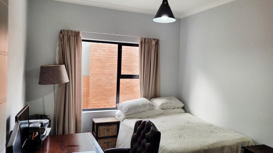 2 Bedroom Property for Sale in Linden Gauteng