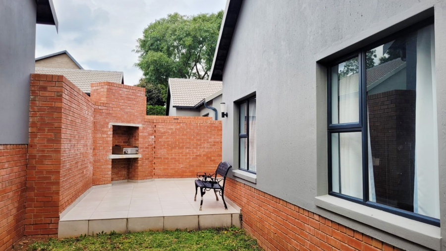 2 Bedroom Property for Sale in Linden Gauteng