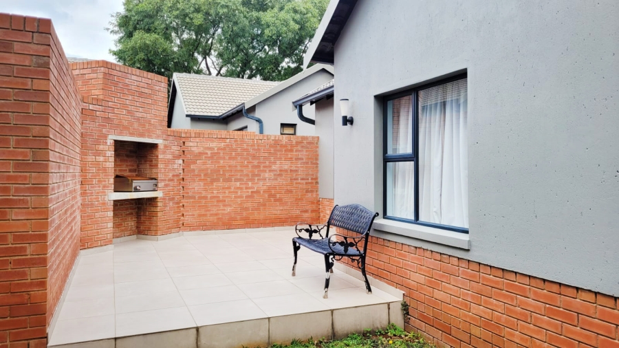 2 Bedroom Property for Sale in Linden Gauteng