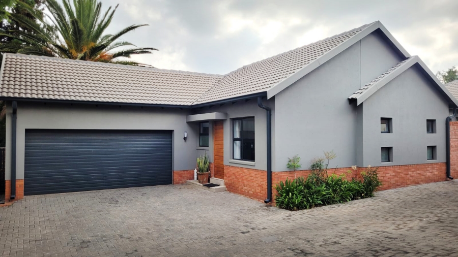 2 Bedroom Property for Sale in Linden Gauteng