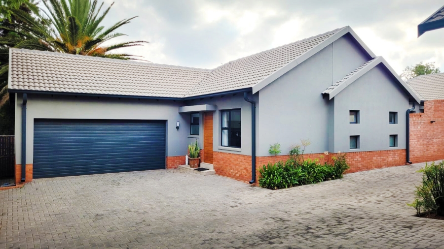 2 Bedroom Property for Sale in Linden Gauteng