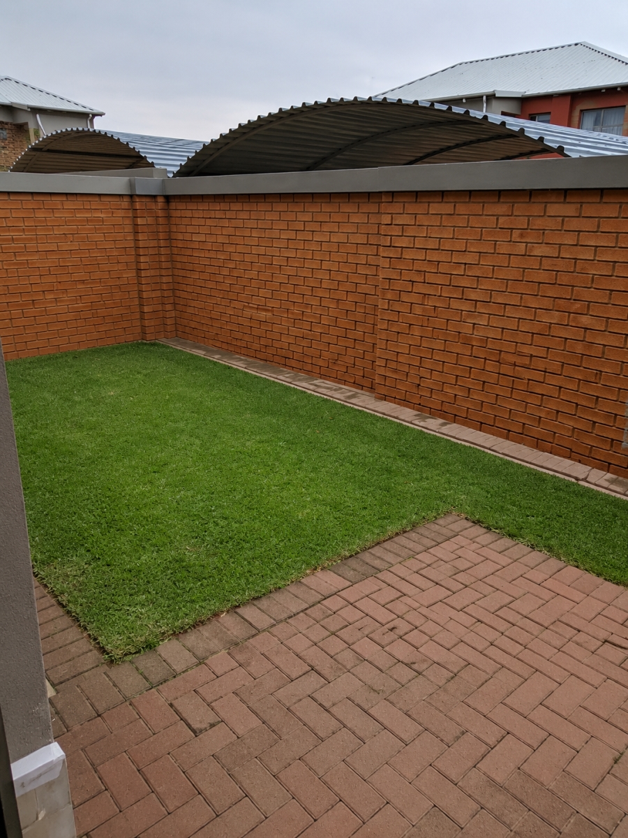 2 Bedroom Property for Sale in Andeon AH Gauteng