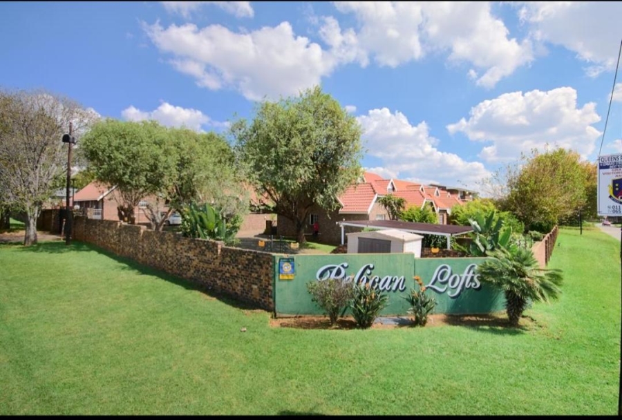2 Bedroom Property for Sale in Florida Lake Gauteng