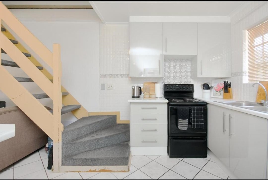 2 Bedroom Property for Sale in Florida Lake Gauteng