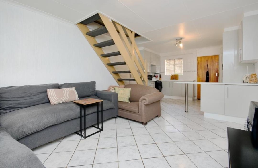 2 Bedroom Property for Sale in Florida Lake Gauteng