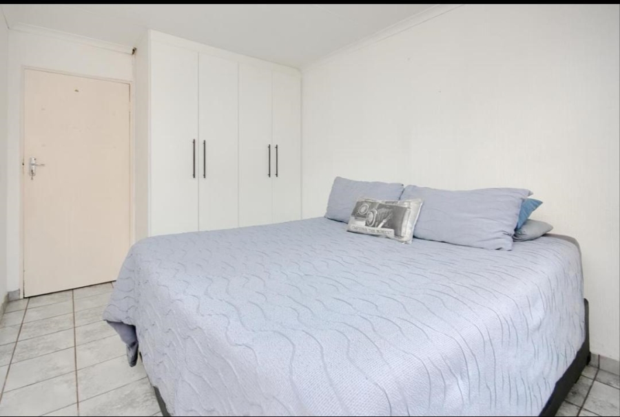 2 Bedroom Property for Sale in Florida Lake Gauteng