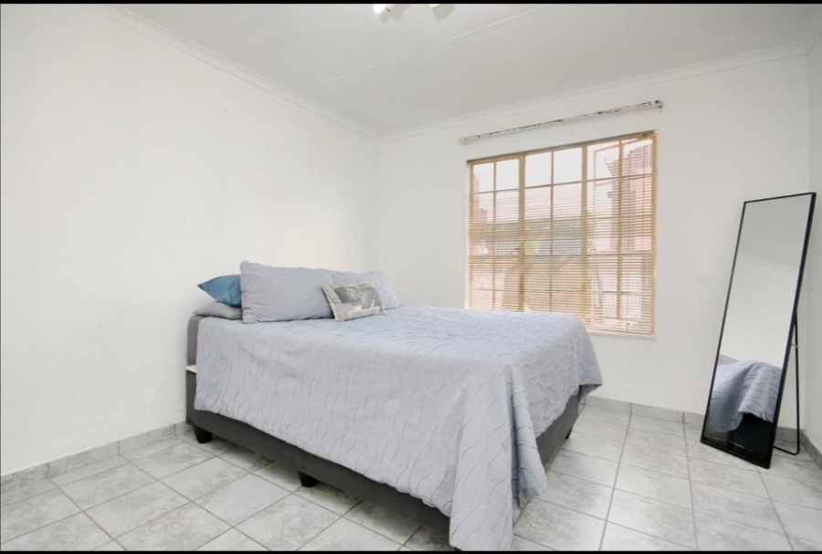 2 Bedroom Property for Sale in Florida Lake Gauteng