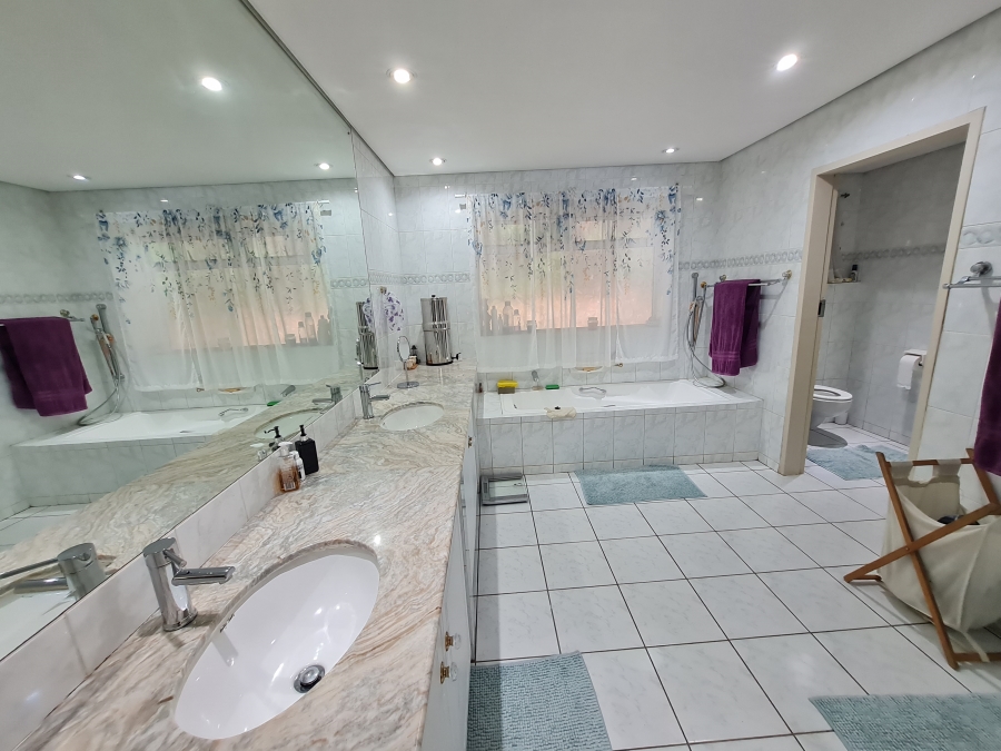 5 Bedroom Property for Sale in Northcliff Gauteng