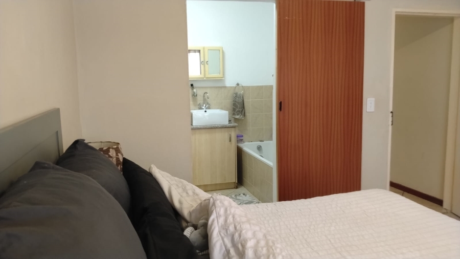 2 Bedroom Property for Sale in Sugar Bush Estate Gauteng