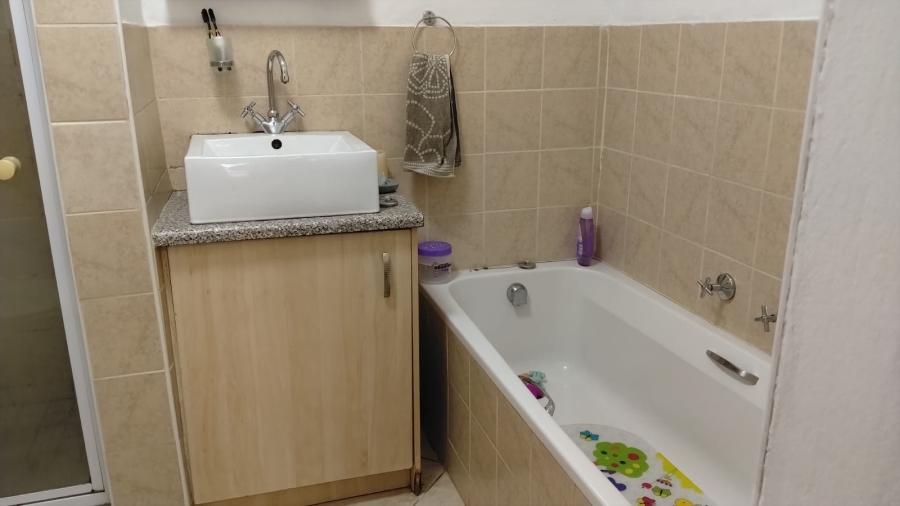 2 Bedroom Property for Sale in Sugar Bush Estate Gauteng