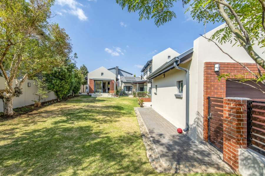 To Let 3 Bedroom Property for Rent in Waterfall Country Village Gauteng