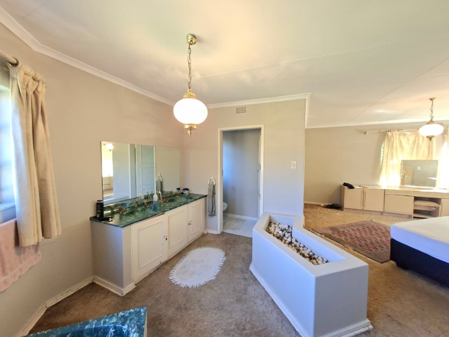 4 Bedroom Property for Sale in Morningside Manor Gauteng