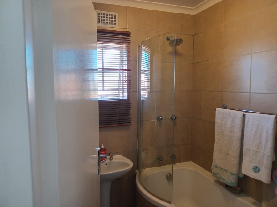 2 Bedroom Property for Sale in Thatch Hill Estate Gauteng