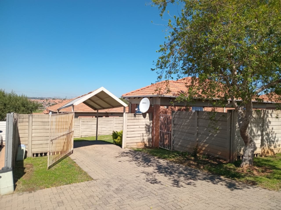 2 Bedroom Property for Sale in Thatch Hill Estate Gauteng
