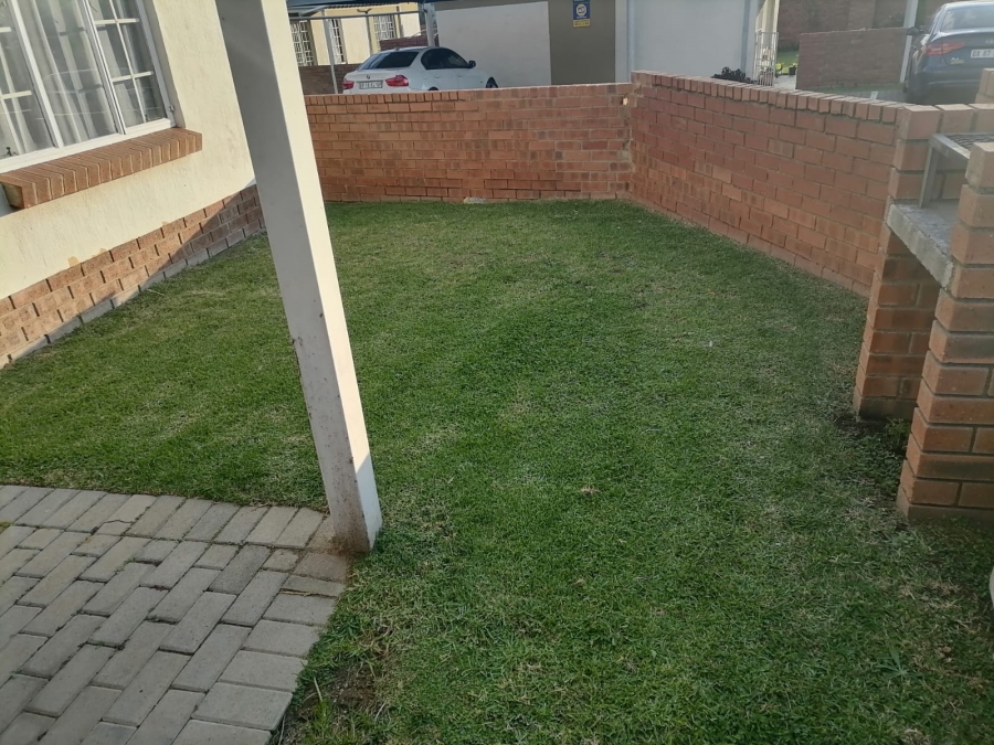 2 Bedroom Property for Sale in The Reeds Gauteng