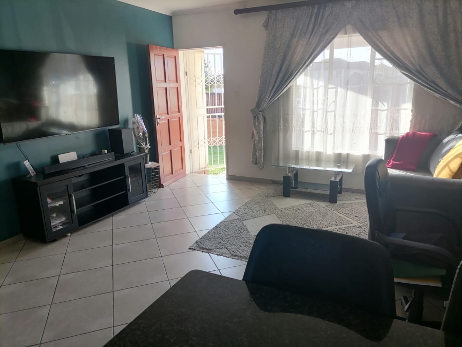 2 Bedroom Property for Sale in The Reeds Gauteng