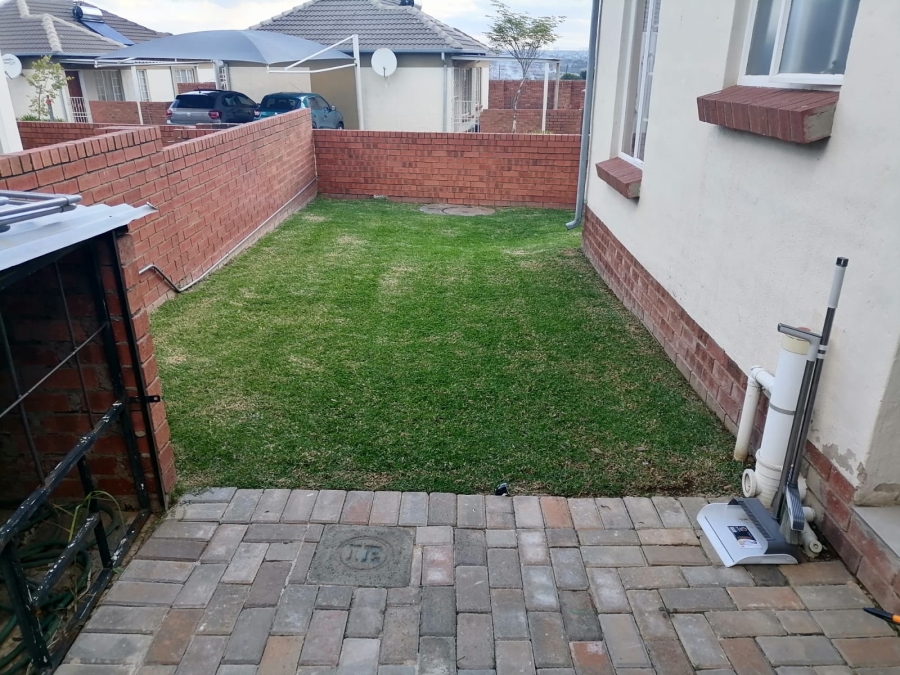 2 Bedroom Property for Sale in The Reeds Gauteng