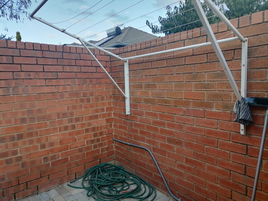 2 Bedroom Property for Sale in The Reeds Gauteng