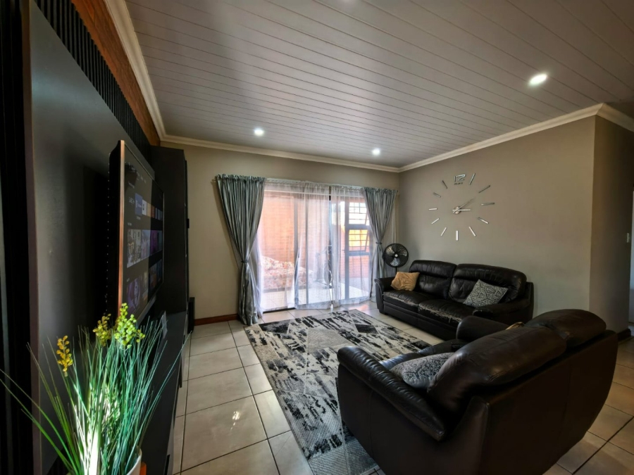 2 Bedroom Property for Sale in Christiaanville A H Gauteng