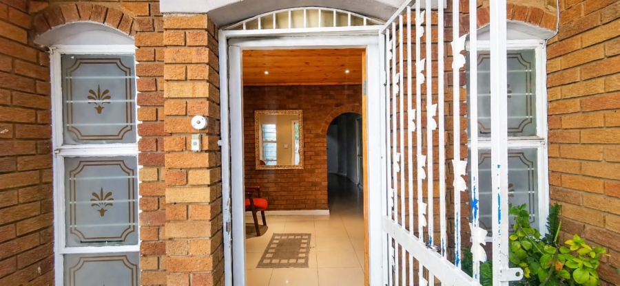 To Let Commercial Property for Rent in Glenvista Gauteng