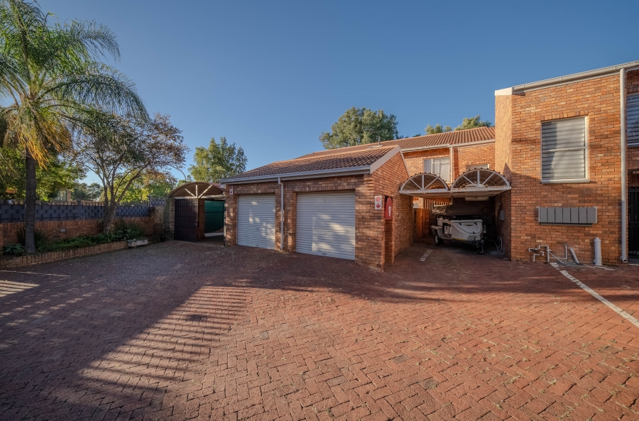 3 Bedroom Property for Sale in Garsfontein Gauteng
