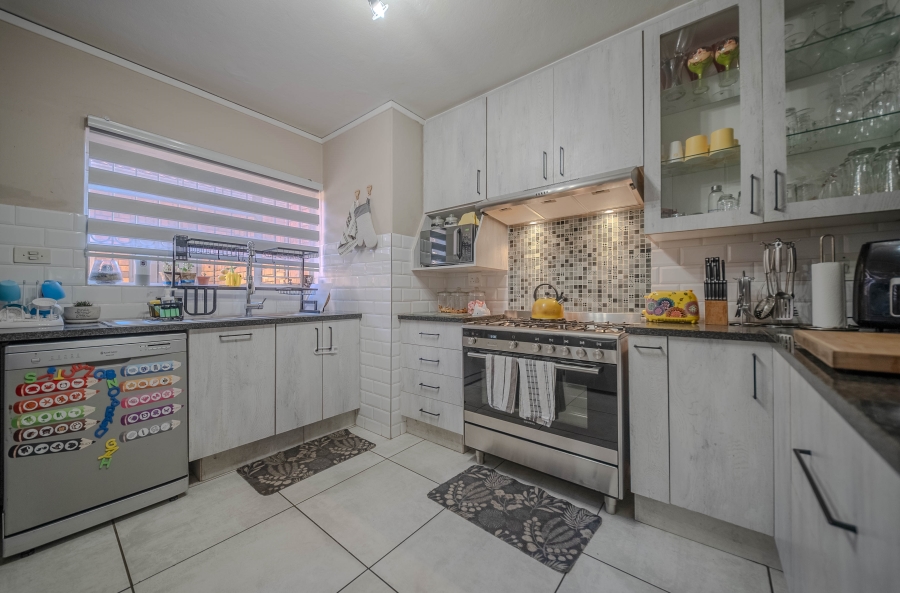 3 Bedroom Property for Sale in Garsfontein Gauteng